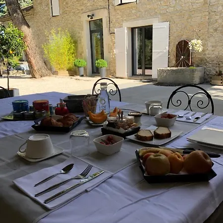 Dans Mas En Pierres Bed & Breakfast *