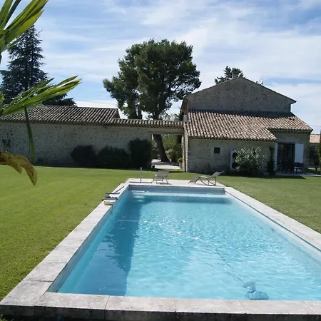 Dans Mas En Pierres Bed & Breakfast